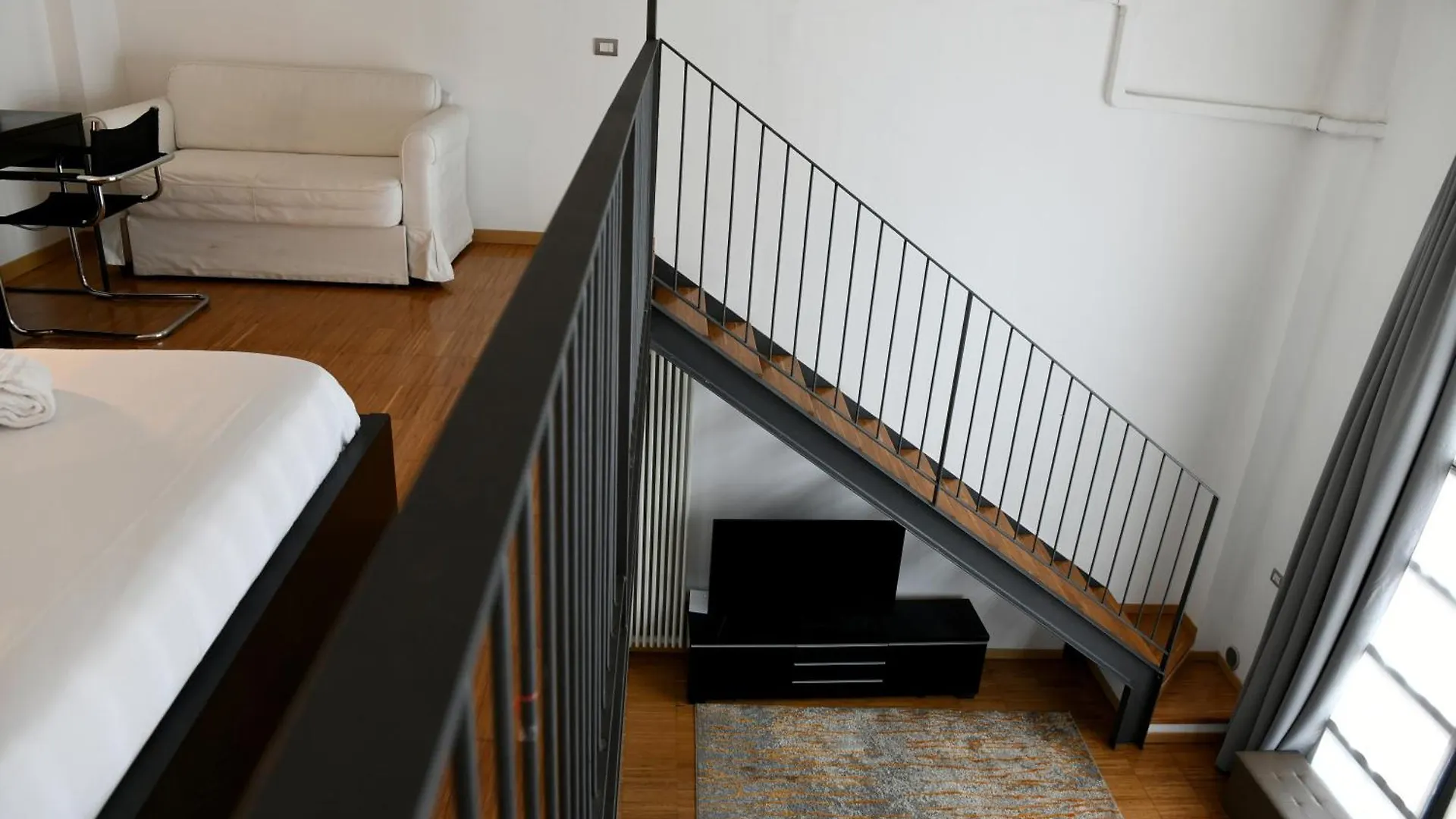 הוילה מילאנו Loft Industrial Revival